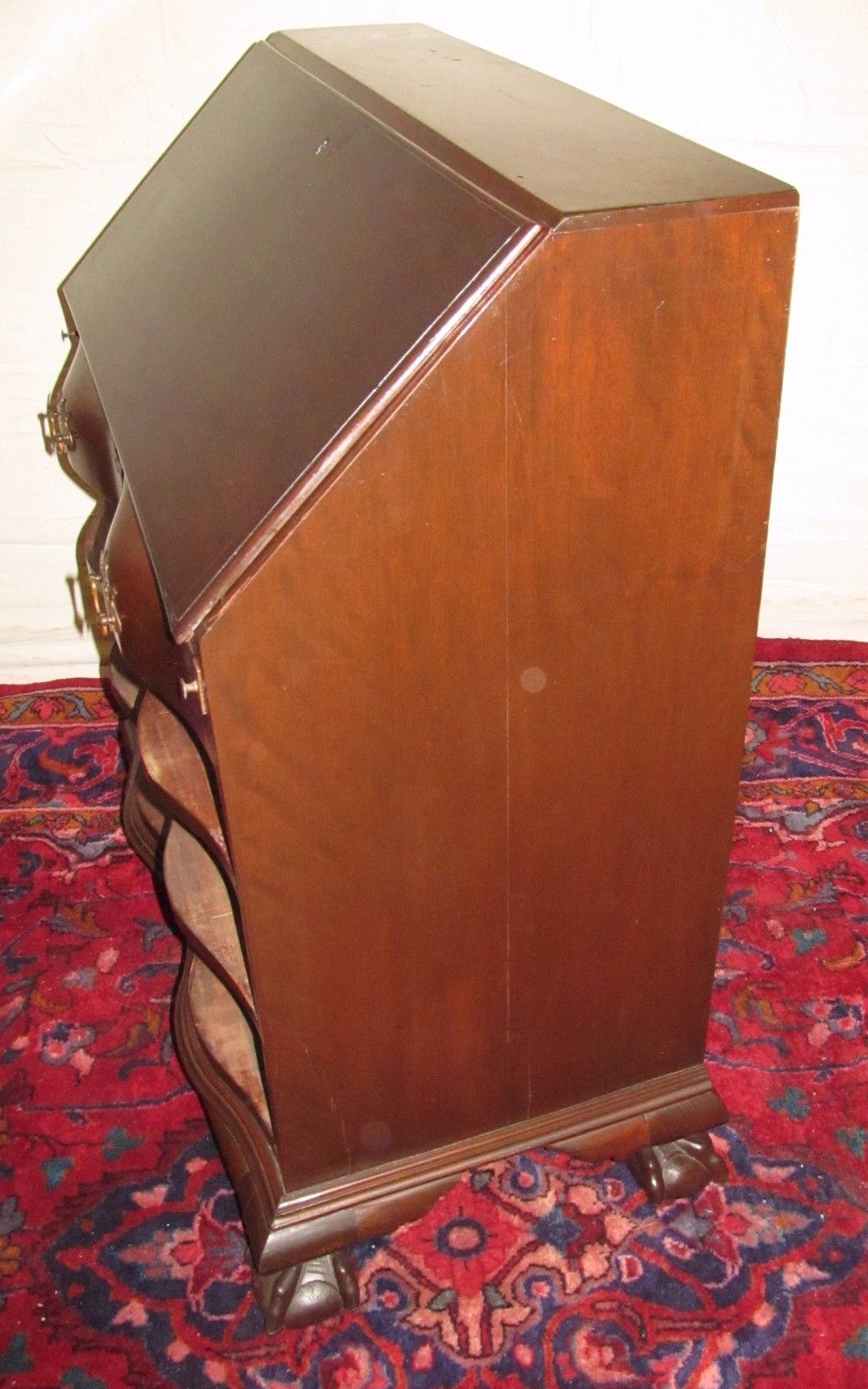 18TH CENTURY CHIPPENDALE MAHOGANY OXBOW DESK ON RARE BANDY BALL & CLAW FEET