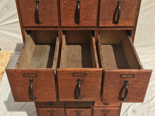 Load image into Gallery viewer, EARLY 20TH C ANTIQUE ARTS &amp; CRAFTS / MISSION OAK INDUSTRIAL INDEX FILE CABINET