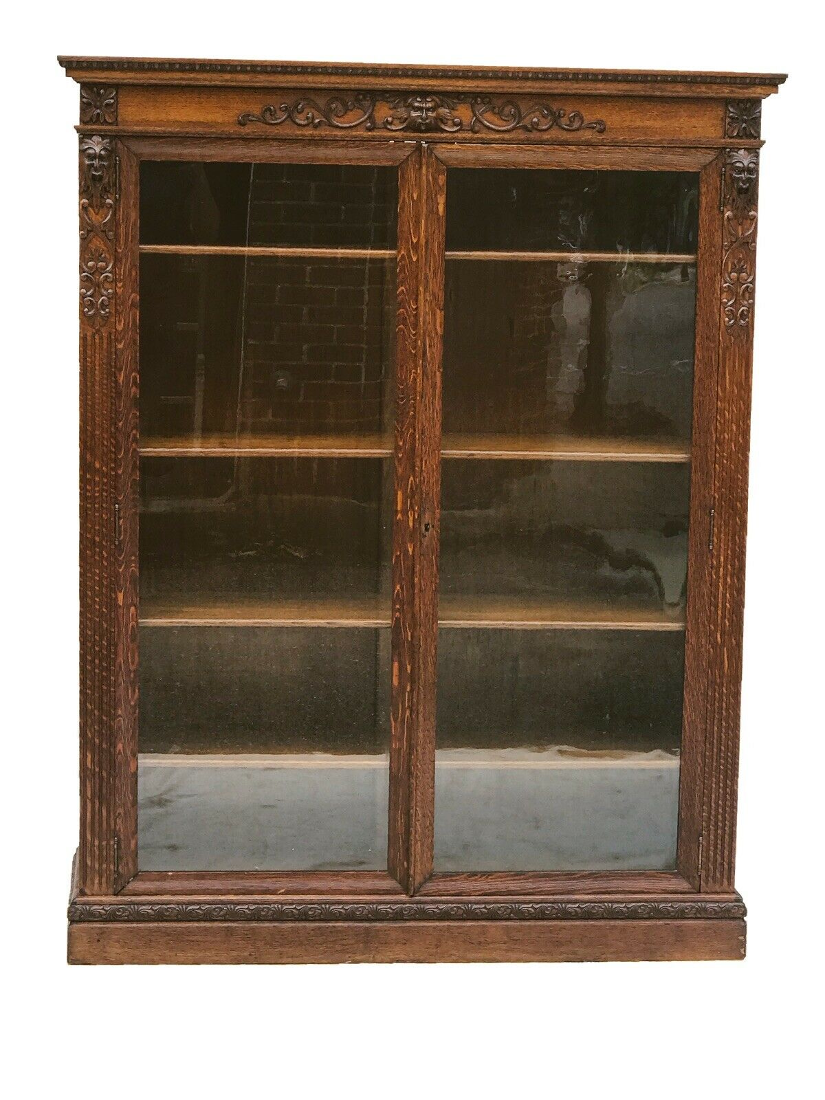 19TH C VICTORIAN TIGER OAK CARVED ANTIQUE BOOKCASE / CHINA CABINET ~~ HORNER NYC