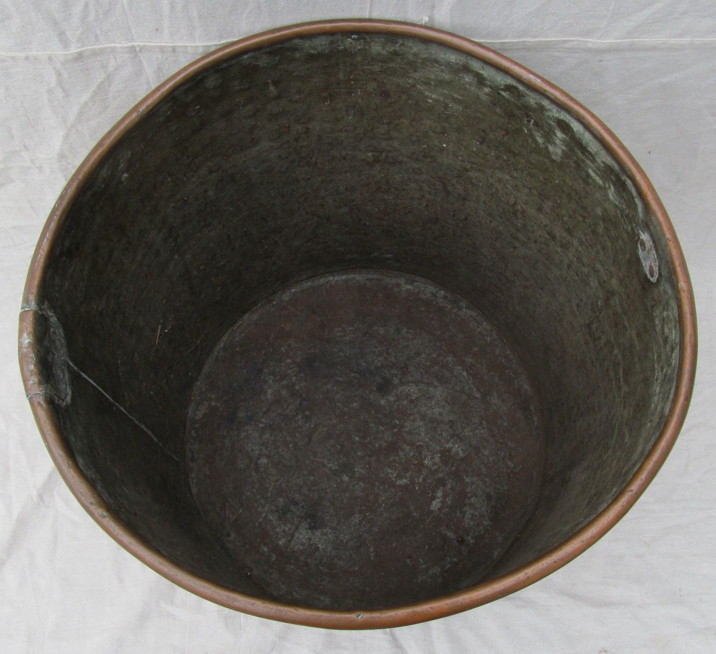 FABULOUS LARGE AMERICAN EARLY 19TH CENTURY BRASS KETTLE WITH HANDLES-VERY NICE