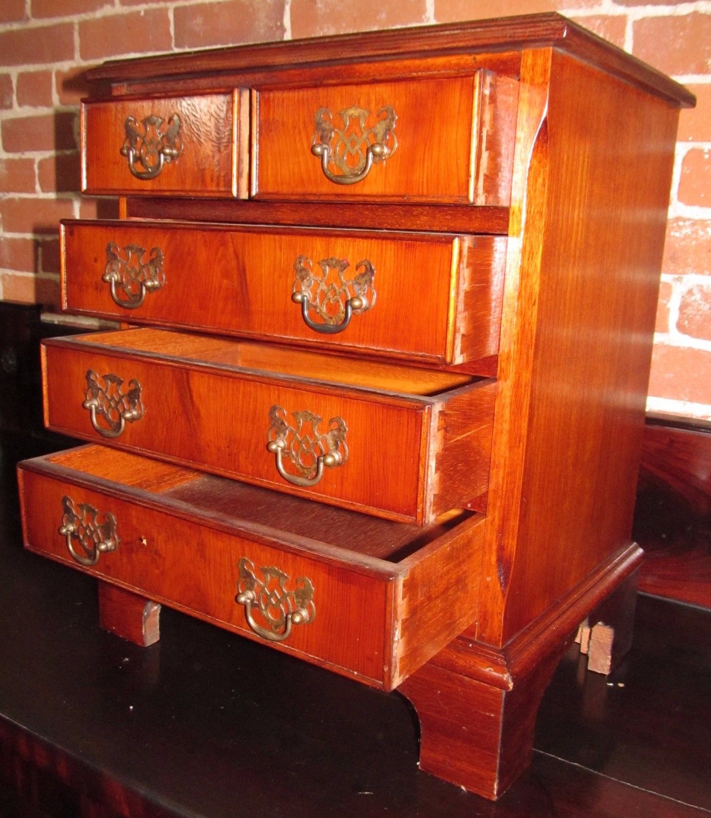 FINE MAHOGANY CHIPPENDALE STYLED CROSS BAND INLAID "MINI CHEST"-FINE BRASSES