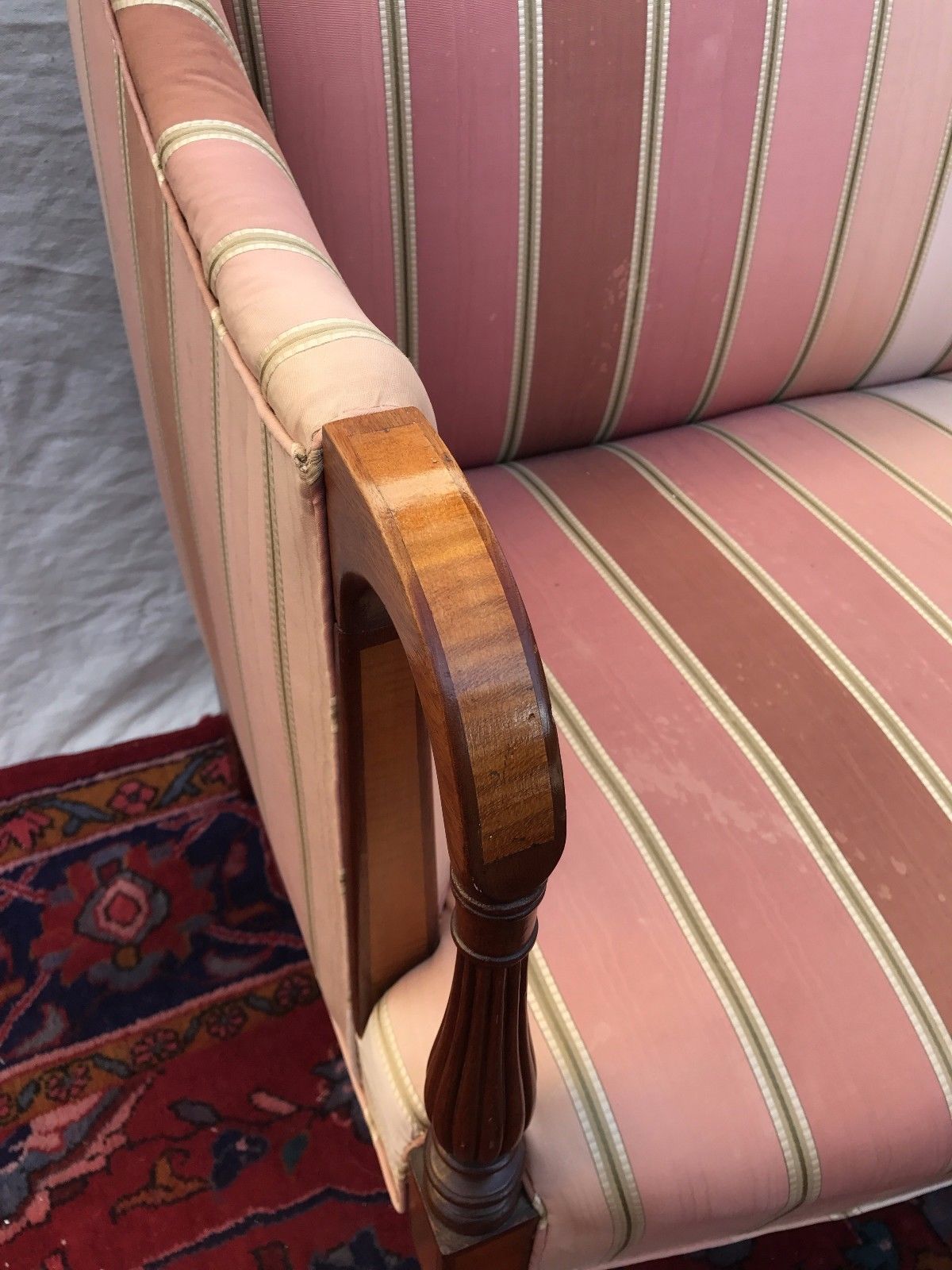 SHERATON NORTH SHORE STYLED TIGER MAPLE INLAID MAHOGANY SETTEE