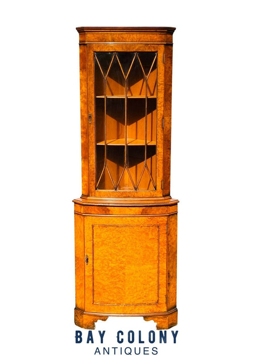 20TH C GEORGIAN ANTIQUE STYLE BURLED ELM CORNER CABINET / CUPBOARD