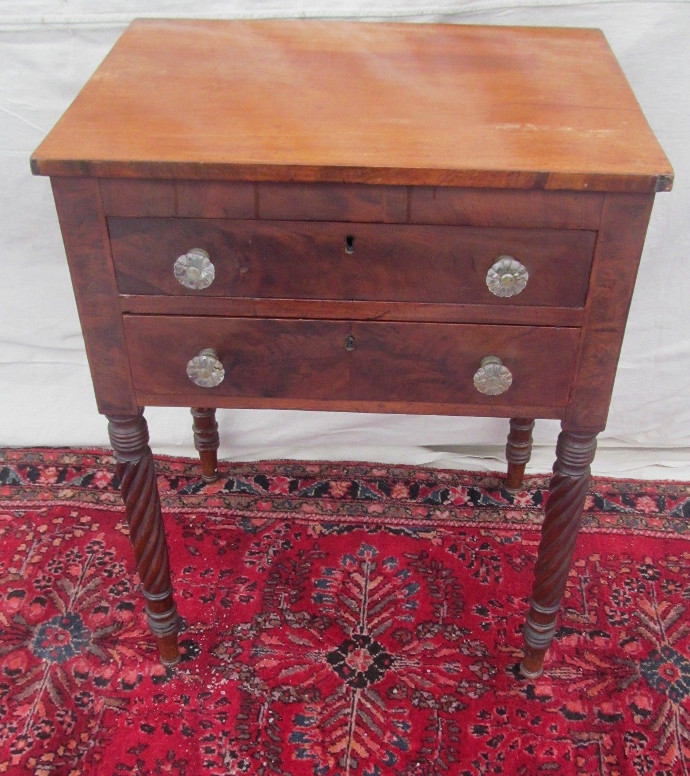 EXCELLENT FEDERAL PERIOD MAHOGANY WORK TABLE WITH SANDWICH GLASS PULLS