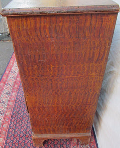 18TH CENTURY CHIPPENDALE RHODE ISLAND BLANKET CHEST IN SPONGE PAINT DECORATION
