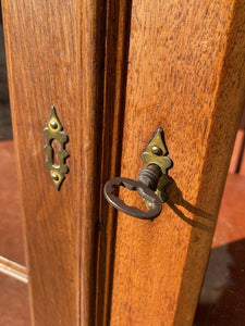 19TH C ANTIQUE VICTORIAN WALNUT DOUBLE DOOR BOOKCASE / RIFLE CABINET
