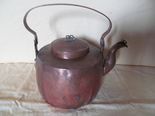 EXCELLENT 1800 LARGE COPPER TEA POT WITH COVERED SPOT