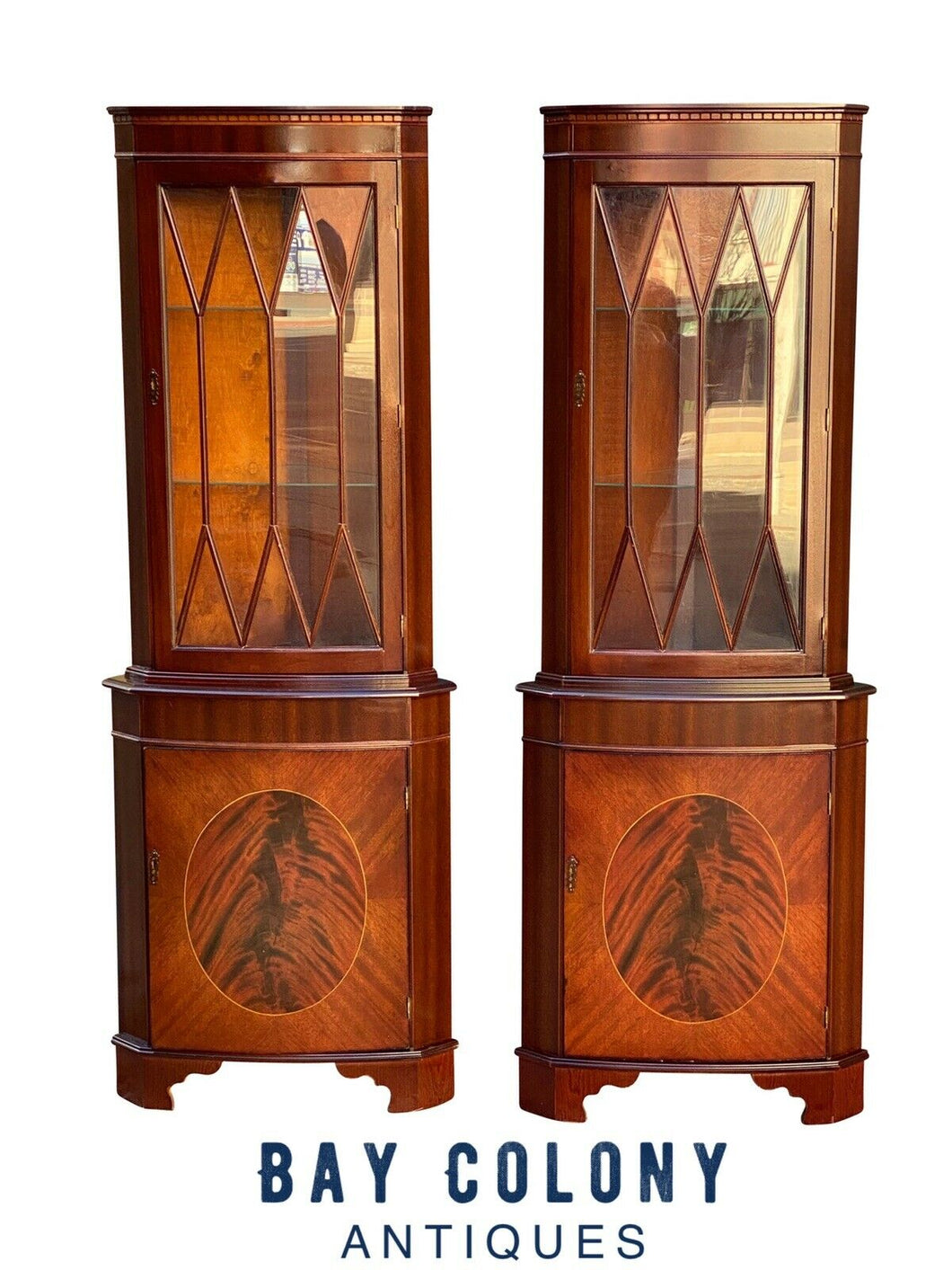 20TH C PAIR OF FEDERAL ANTIQUE STYLE FLAME MAHOGANY CORNER CABINETS