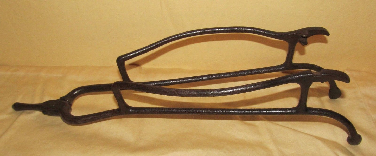 RARE 19TH CENTURY SHAKER IRON PIE HOLDING TRIVET