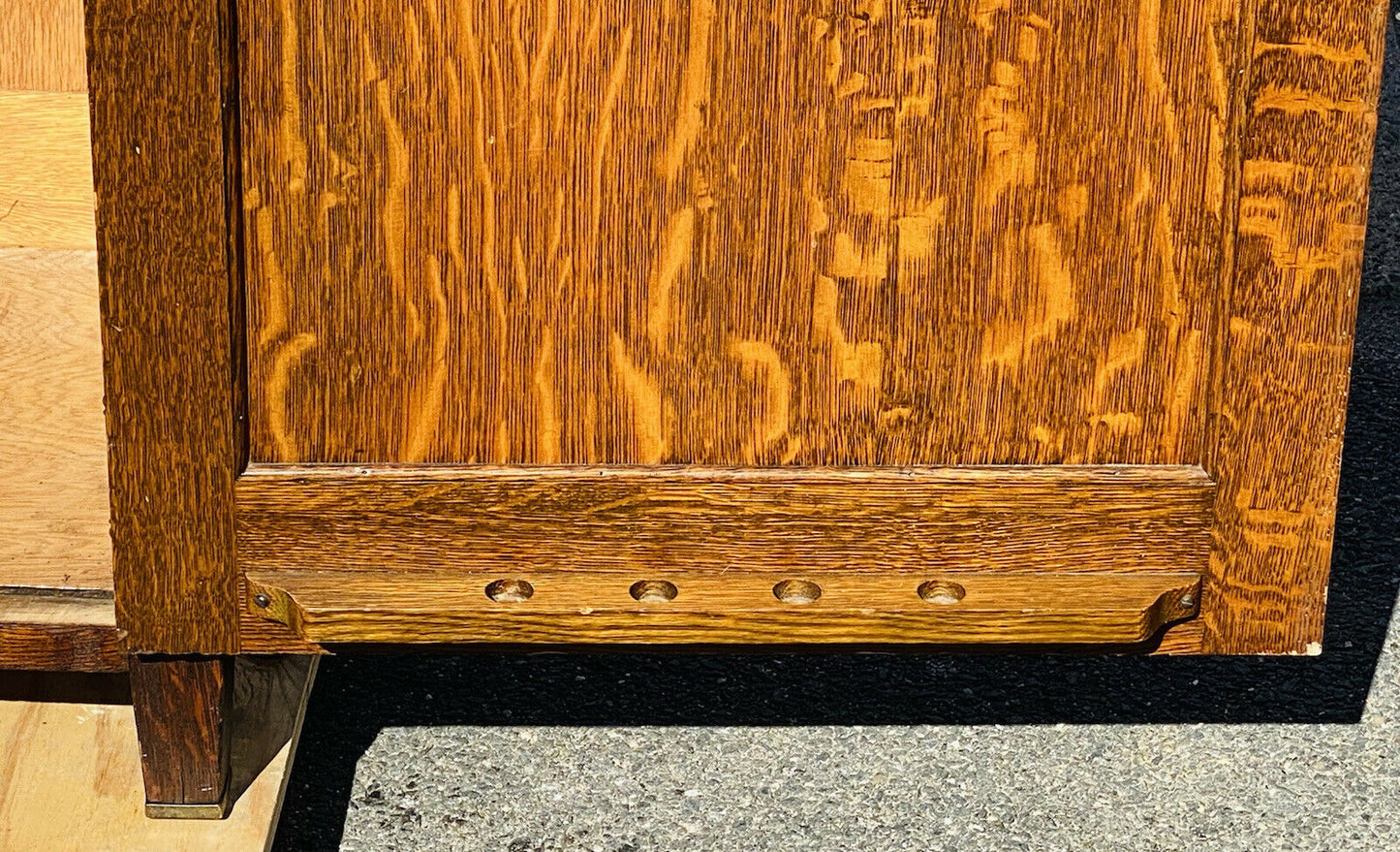 19TH C ANTIQUE VICTORIAN TIGER OAK WARDROBE / CABINET