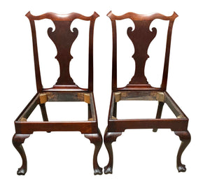 18TH C ANTIQUE PAIR OF PENNSYLVANIA CHIPPENDALE WALNUT TRIFID FOOT SIDE CHAIRS