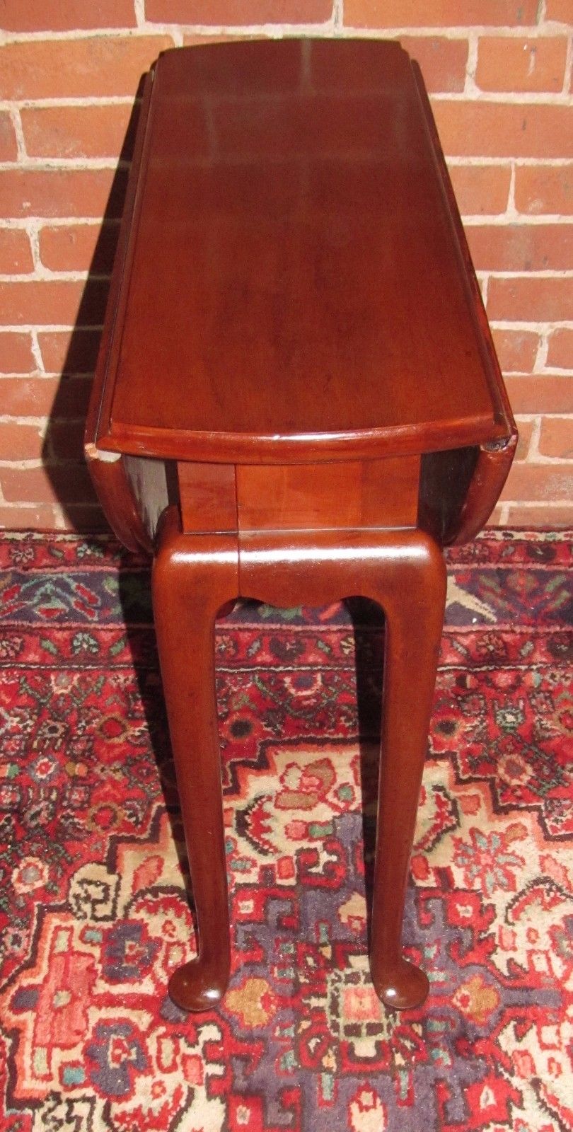 FINE CHERRY QUEEN ANNE STYLED TEA TABLE ON GRACEFUL PAD FEET