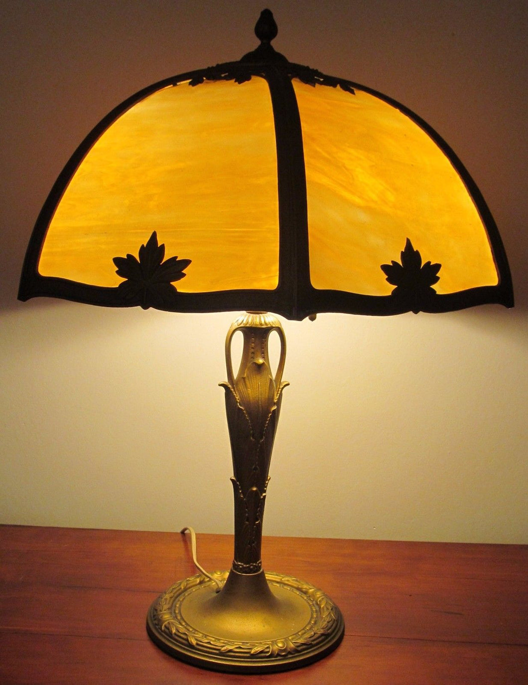 ARTS & CRAFTS MILLER TABLE LAMP WITH CARAMEL COLORED 6 PANEL FILIGREE SHADE