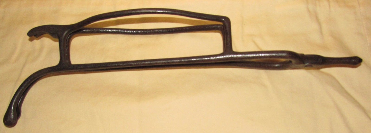 RARE 19TH CENTURY SHAKER IRON PIE HOLDING TRIVET