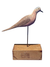 Load image into Gallery viewer, 20th C Vintage Carved &amp; Painted Shorebird / Decoy - Mourning Dove