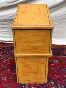 EARLY 19TH CENTURY NEW ENGLAND ANTIQUE PINE GRAIN MUSTARD PAINTED COMMODE