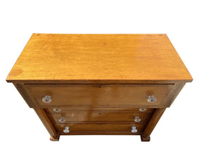 Late 18th Century Antique Pennsylvania Federal Tiger Maple Chest of Drawers - Rare Knobs