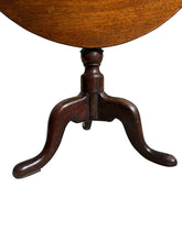Load image into Gallery viewer, Important Queen Anne Walnut Tea Table - Charleston South Carolina Circa 1760