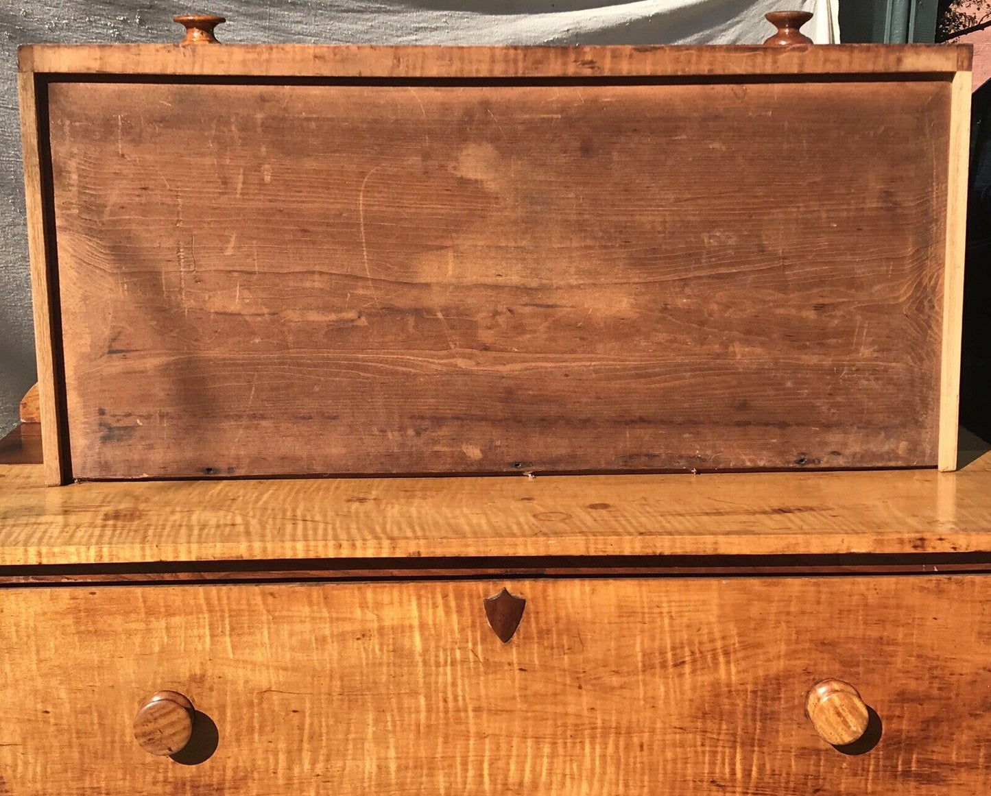 19TH C ANTIQUE TIGER MAPLE COUNTRY PRIMITIVE DRESSER / CHEST