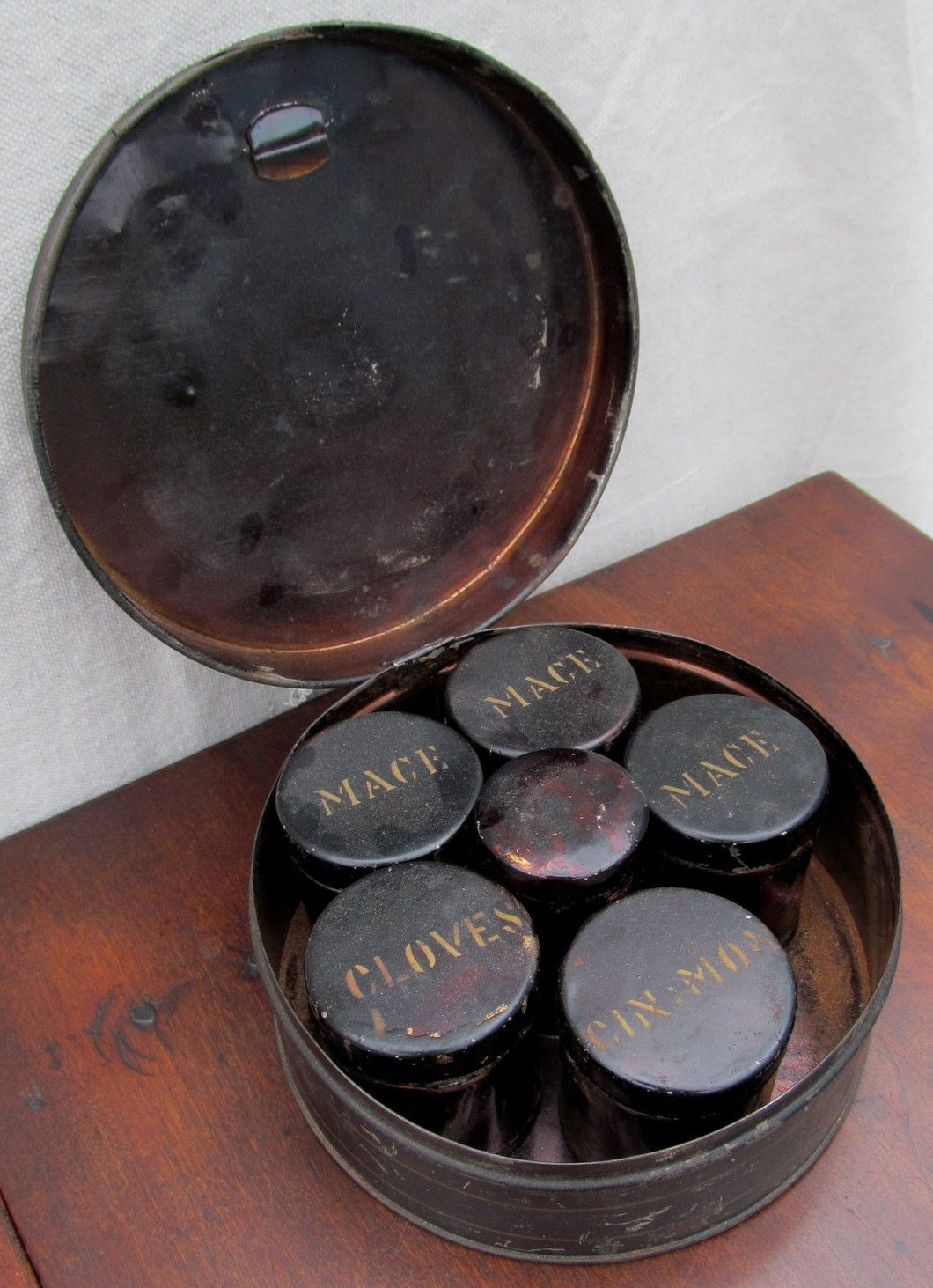 19th CENTURY SHAKER TOLEWARE SPICE CANISTER SET WITH SIX LIDDED SPICE TIN JARS
