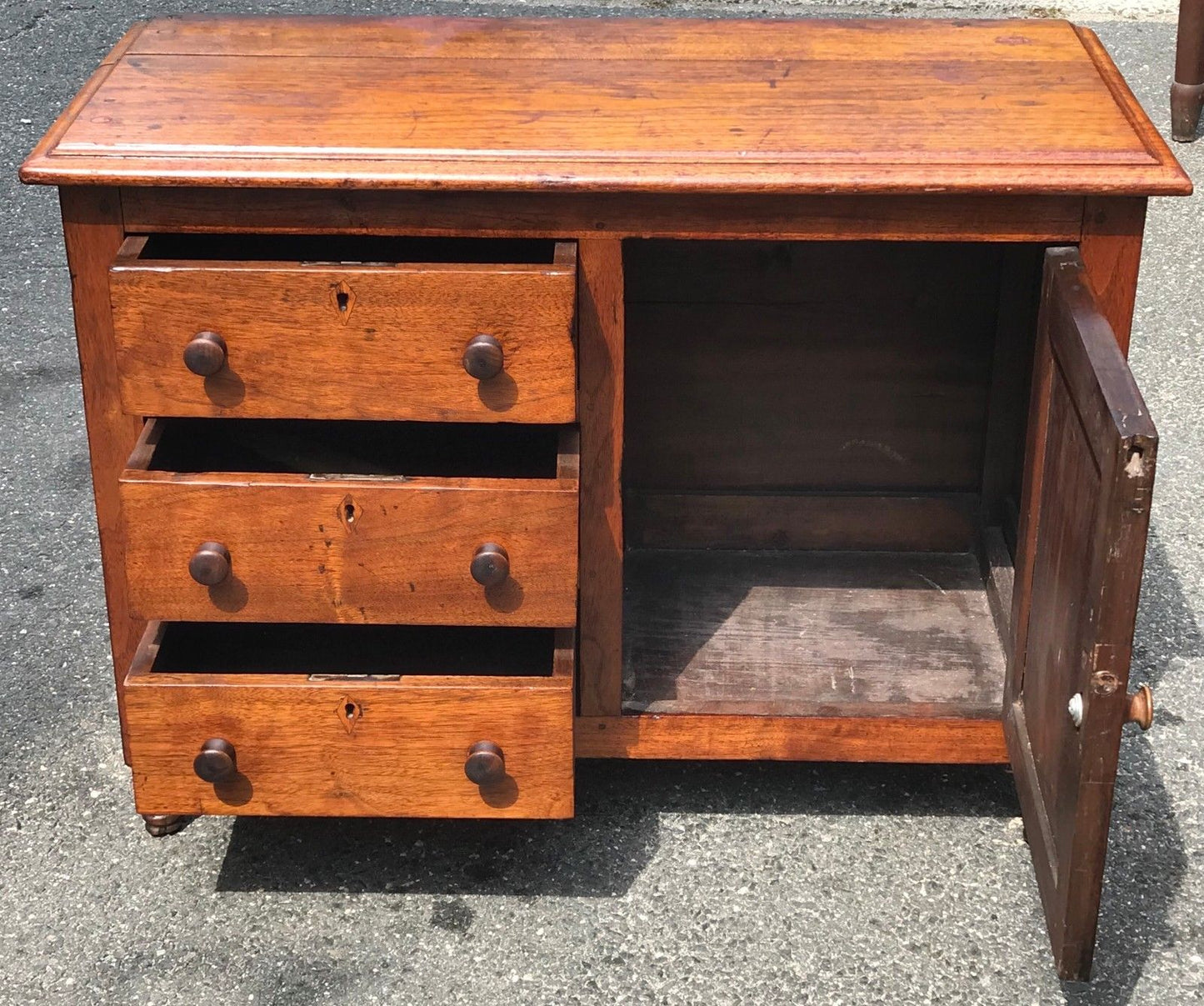 EARLY 19TH C FEDERAL PERIOD SOUTHERN WALNUT VALUABLE / SUGAR CHEST - EXCEPTIONAL