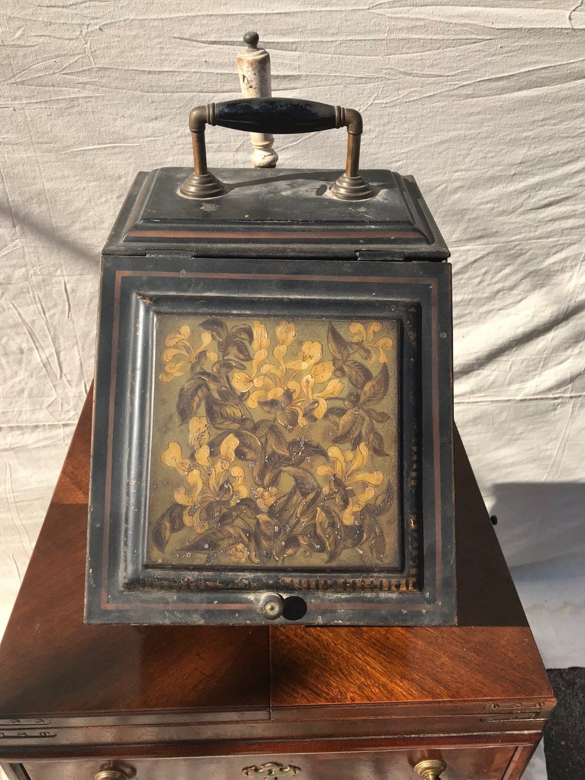 EXCEPTIONALLY 19TH CENTURY NICE TOLE PAINT DECORATED LIGHT TIN COAL HOD W/TRAY