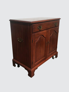 HENKEL & HARRIS MAHOGANY CHIPPENDALE STYLED FLIP TOPS BAR IN GREAT CONDITION