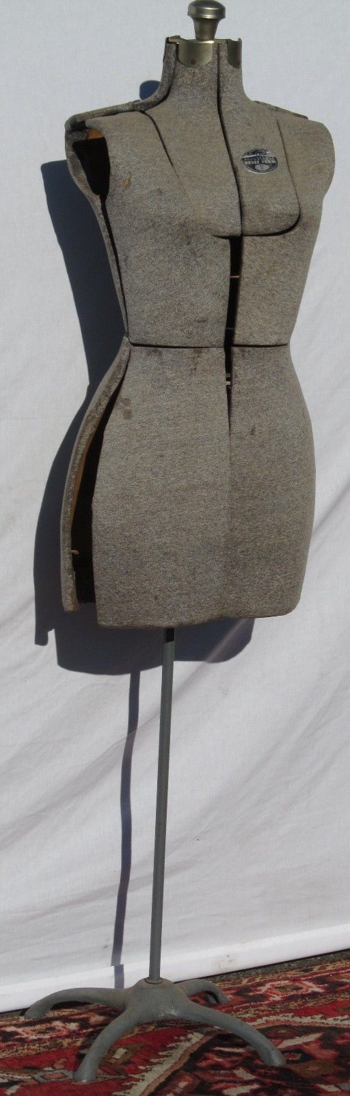 ANTIQUE ART DECO ACME SIZE B DRESS FORM