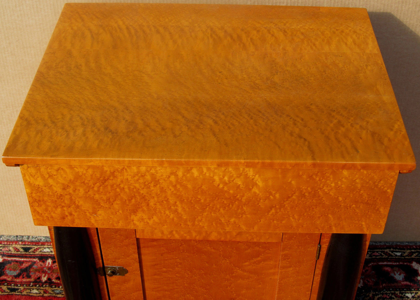 ANTIQUE FEDERAL SOLID BIRDS EYE MAPLE BEDSIDE CABINET