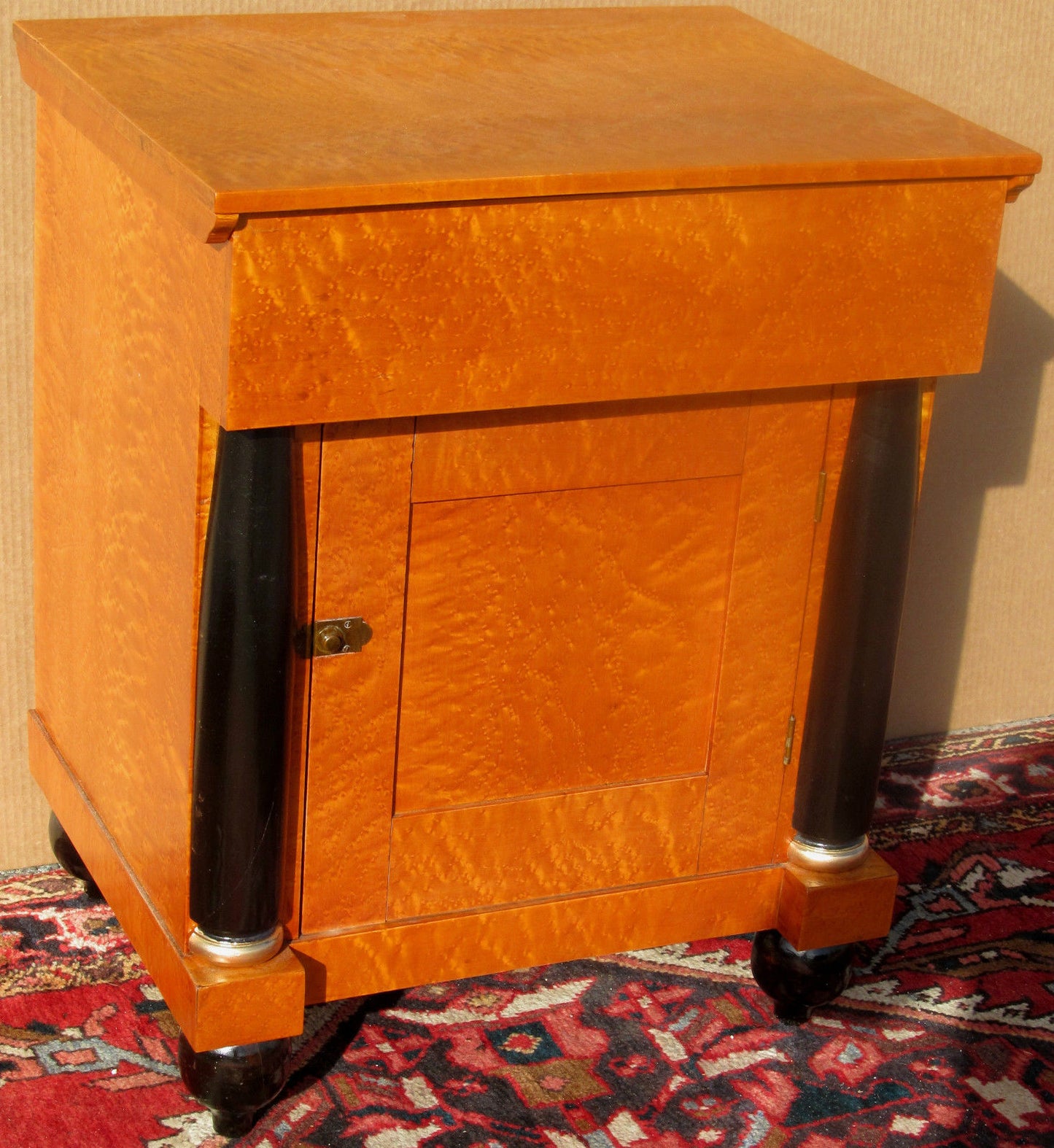 ANTIQUE FEDERAL SOLID BIRDS EYE MAPLE BEDSIDE CABINET