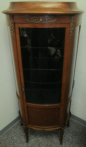 FINE FRENCH WALNUT PARQUETRY INLAID CURVED GLASS VITRINE WITH ORMOLU MOUNTS