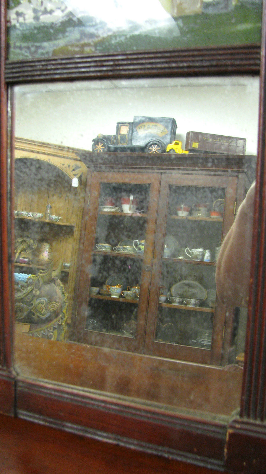 18th CENTURY FEDERAL EGLOMISE MIRROR IN MAHOGANY FRAME