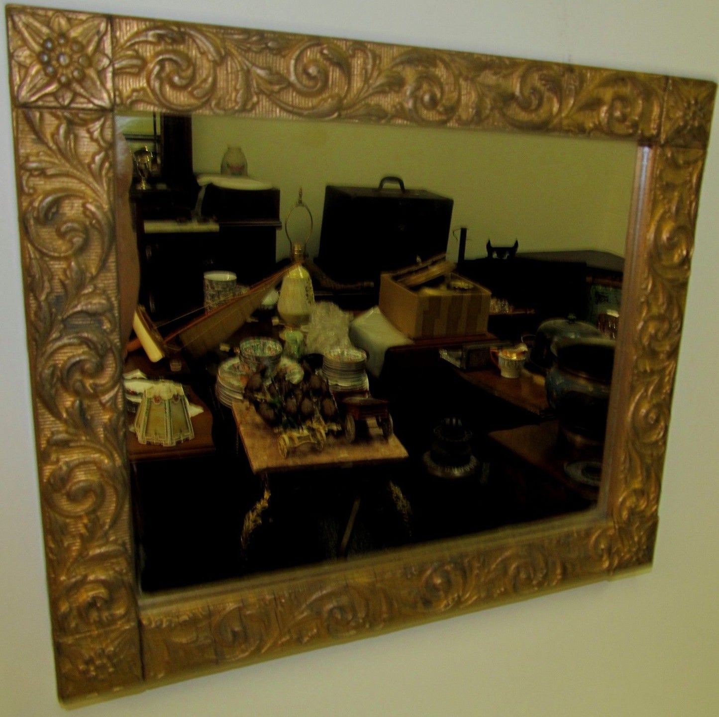 EARLY 19TH CENTURY FEDERAL PERIOD GOLD GILT GESSO RELIEF MIRROR