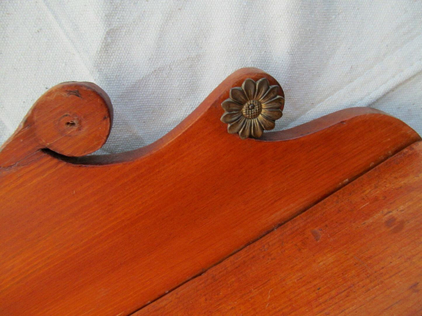 18TH C ANTIQUE SHERATON PINE & MAPLE DRESSER / CHEST